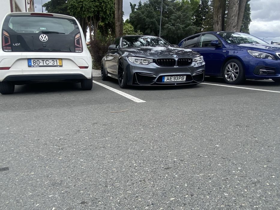 A venda  BMW M4 PERFORMANCE 57000km  ano 2015