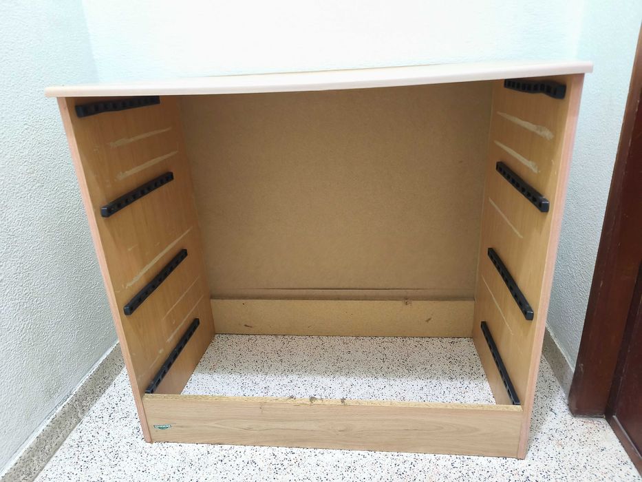 Cómoda e 2 mesinhas cabesieras