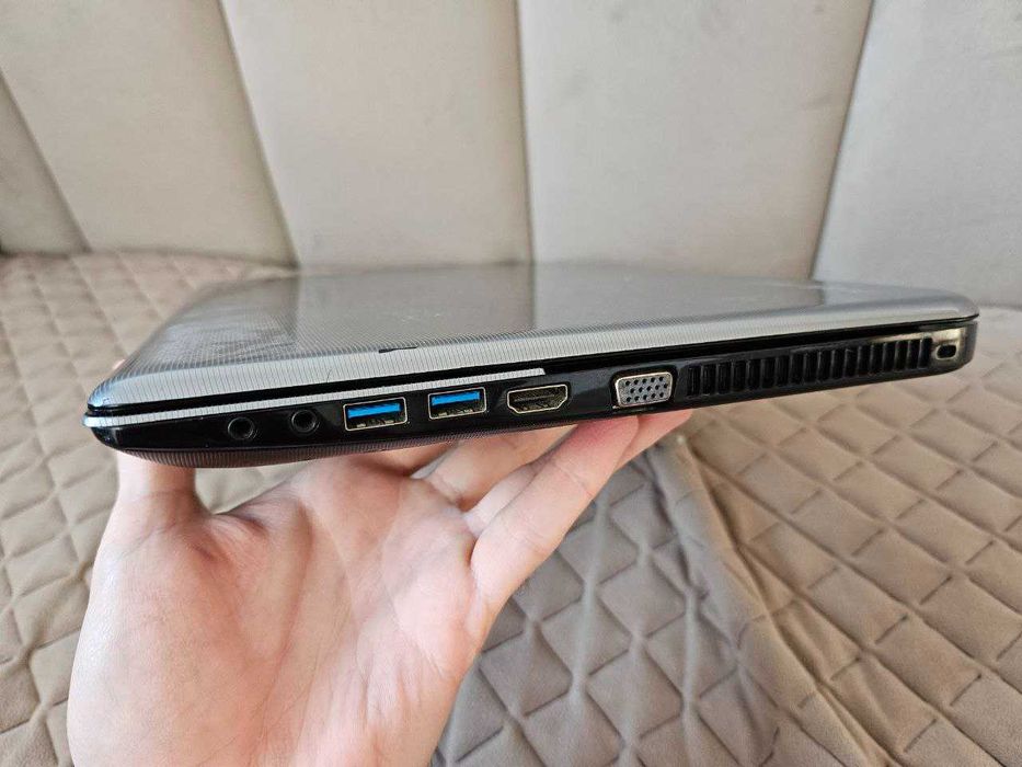 TOSHIBA Satellite L55-A5284