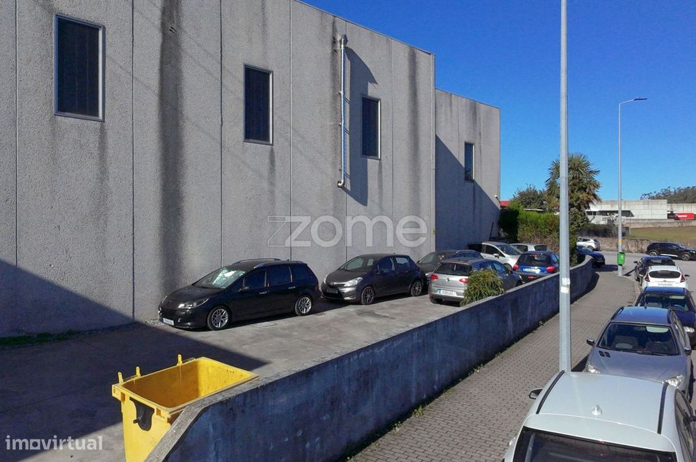 Pavilhão com 700 m²  terreno de 1.198 m² – Touguinhó, Vila do Conde...