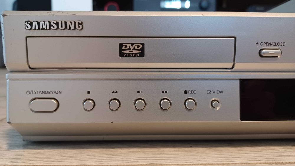 Samsung SV-DVD40 XEG – dual deck SVHS/DVD
