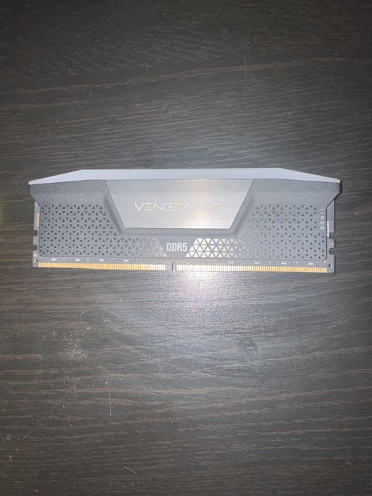 Memoria RAM Corsair Vengeance 1x32GB DDR5 RGB 5600MHz CMH32GX5M1B5600Z40