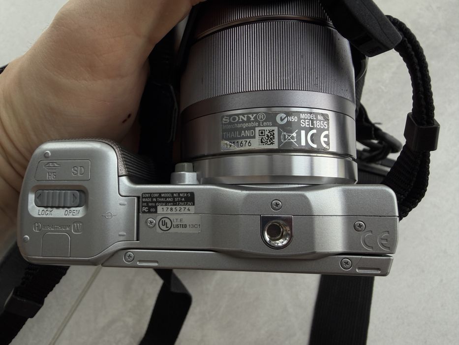 SONY NEX-5 + 18-55mm F3.5-5.6