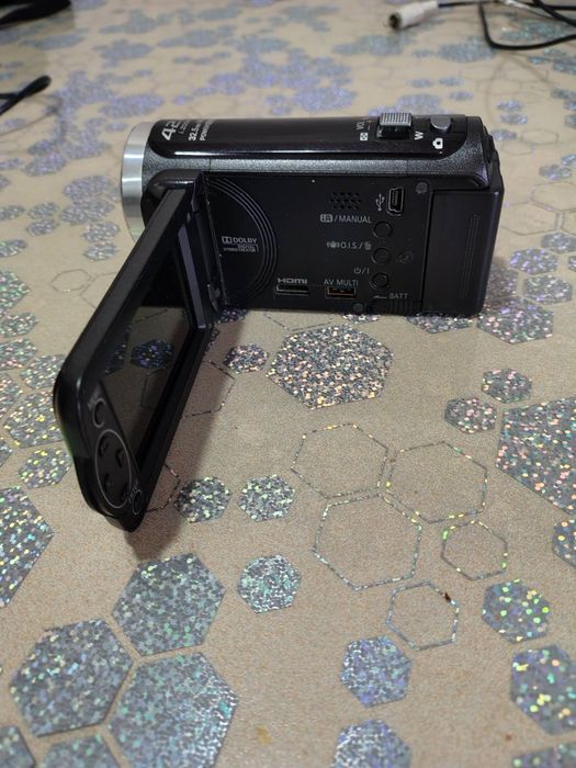 Відеокамера "Панасонік" в гарному стані.