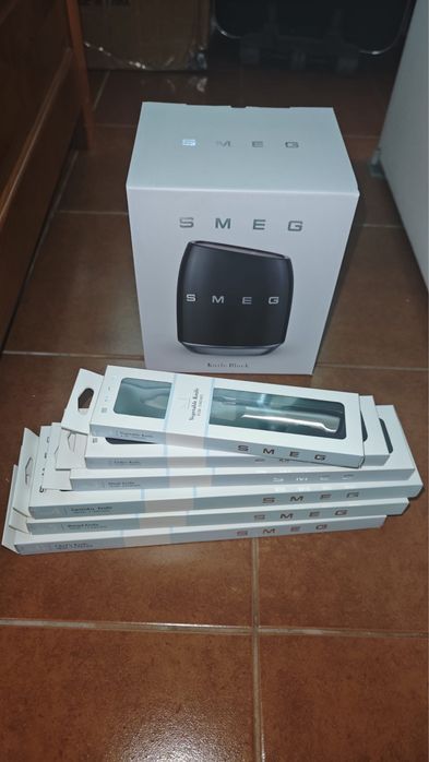 Bloco de Facas SMEG Completo