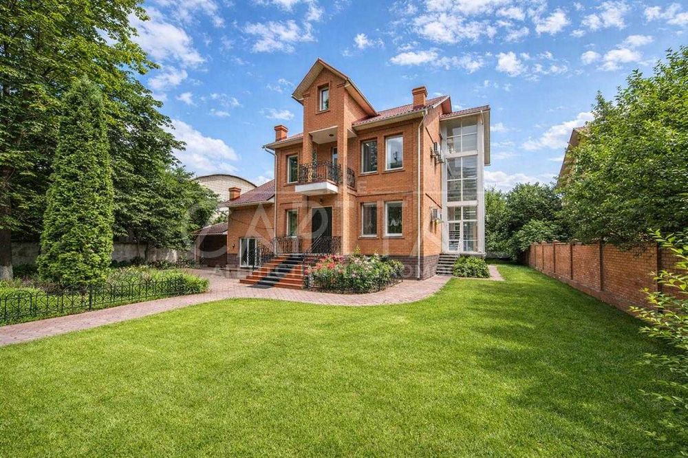 Оренда представницького триповерхового будинку під офіс бізнес центр