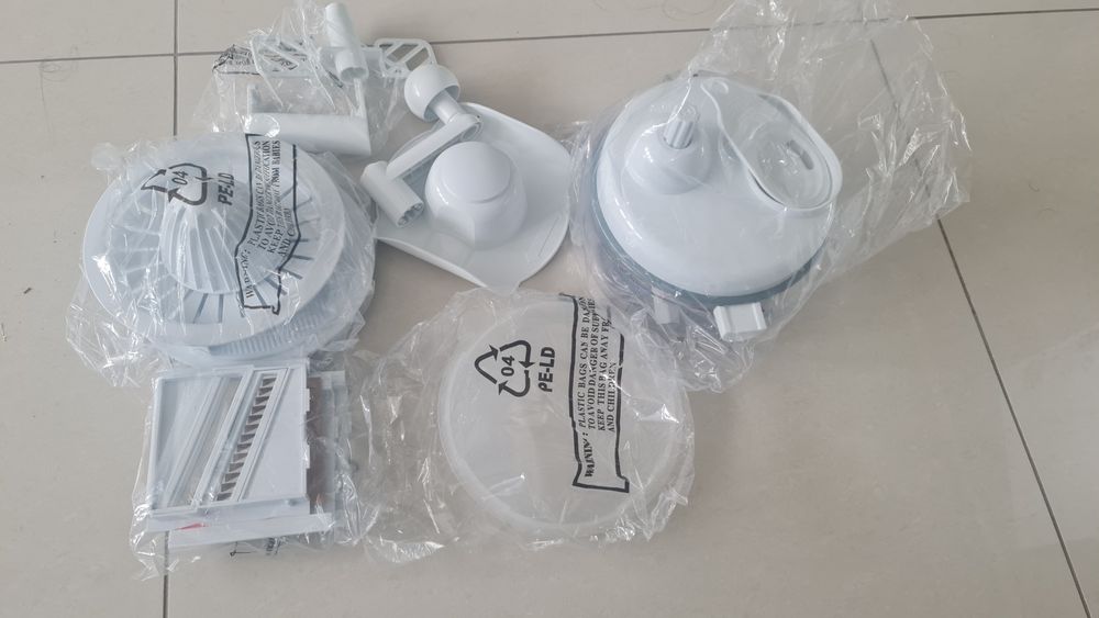 Robô de cozinha para ajudar64297759760643123