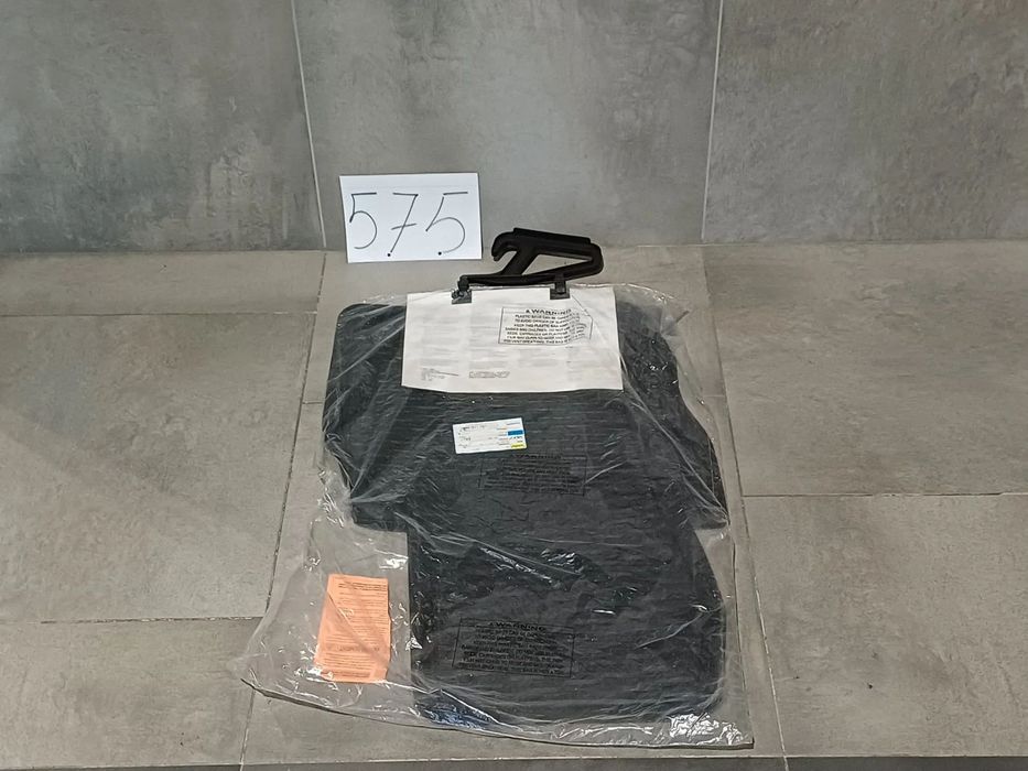 NR 575 Nowe oryginalne dywaniki gumowe do VW Passat 2 sztuki 3G1061502A