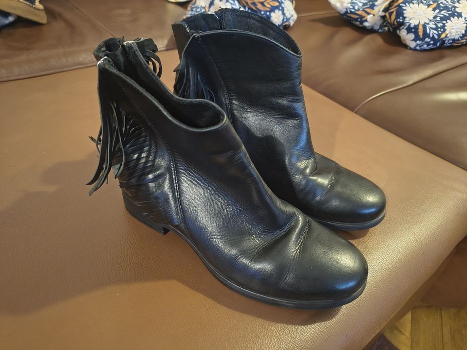 Buty damskie Wojas rozmiar 40 skóra obcas frędzle botki