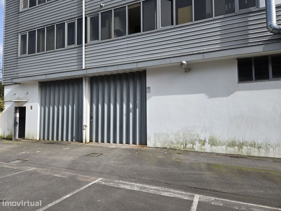 Armazém para arrendar - Zona Industrial do Soeiro III