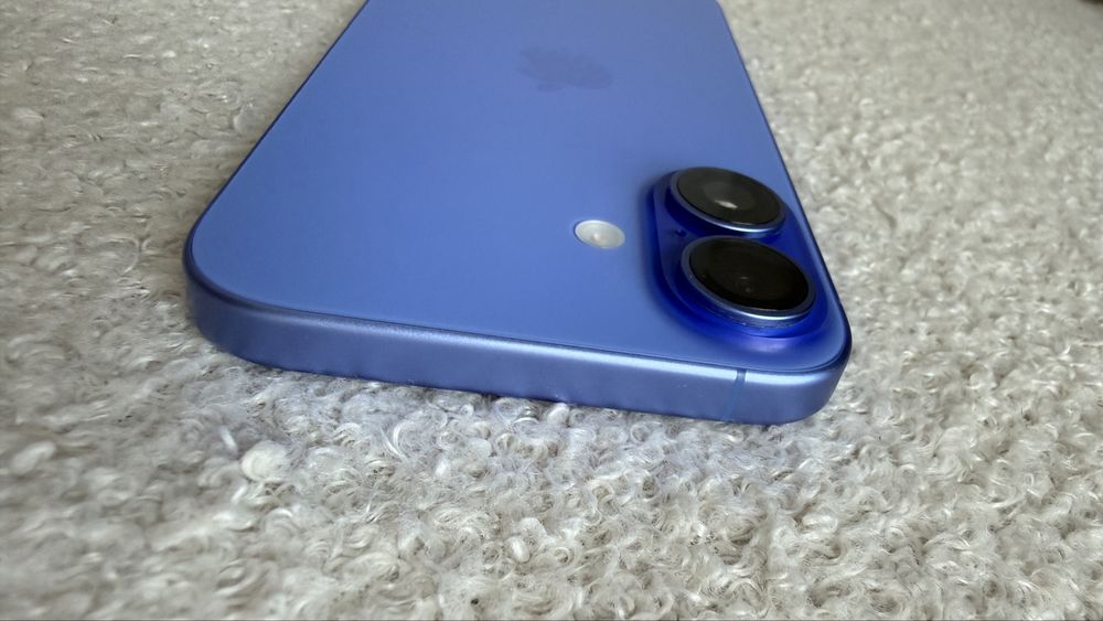 Iphone 16 Ultramarine 256 GB jak nowy