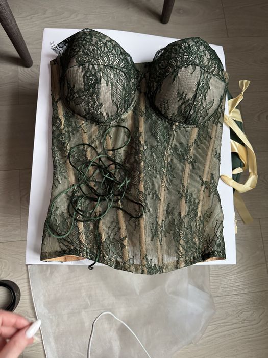 Продам новий корсет !! Розмір С — чашка 75Д