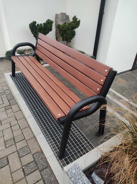 Balkon marzeń: pergole, donice, solidne zabudowy drewniane.