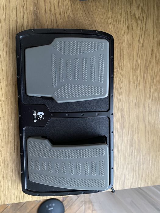 Руль ігровий Logitech