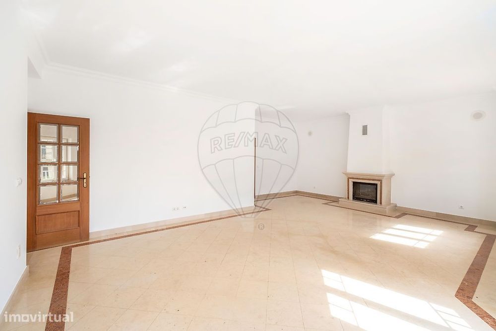Moradia T4 para venda
