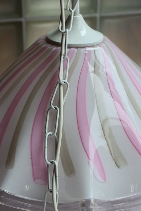 Szklana lampa wisząca w stylu retro