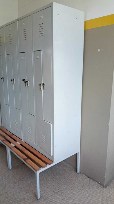 Szafka ubraniowa z ławką