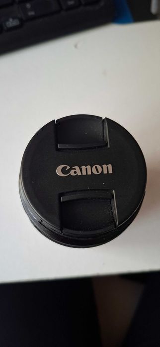 Objetiva Canon EF-S 18-55mm f/3.5-5.6 III