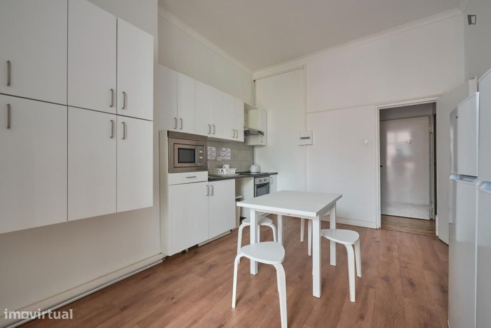 Quarto - localizado em Marquês de Pombal Lisbon