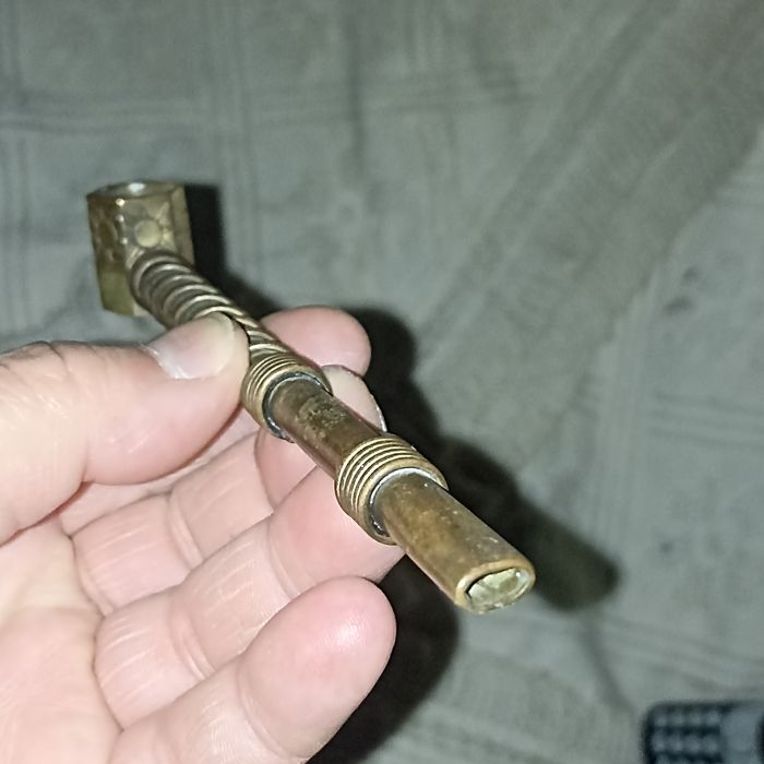 Peça forma de Charuto todo em Metal para colecção