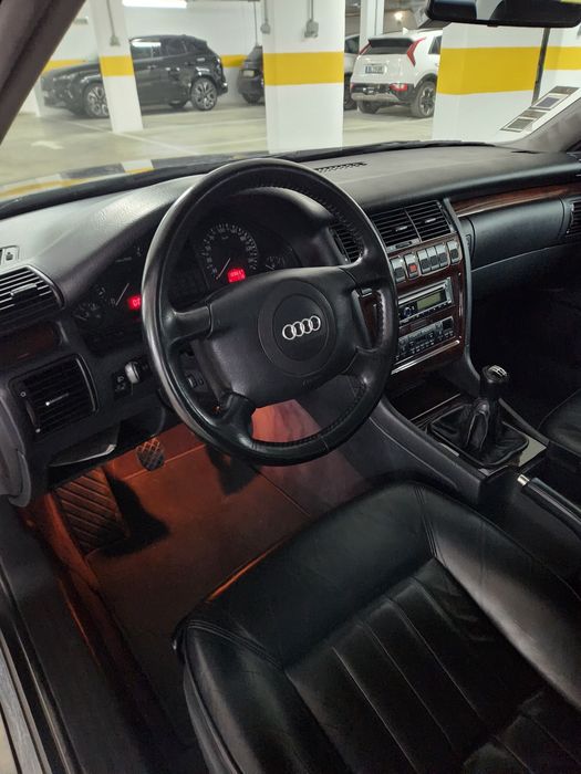 Audi A8 motor 2.8 193cv gasolina só 127.000 km nacional 1 dono livro de revisões na marca impecável Aceito retoma