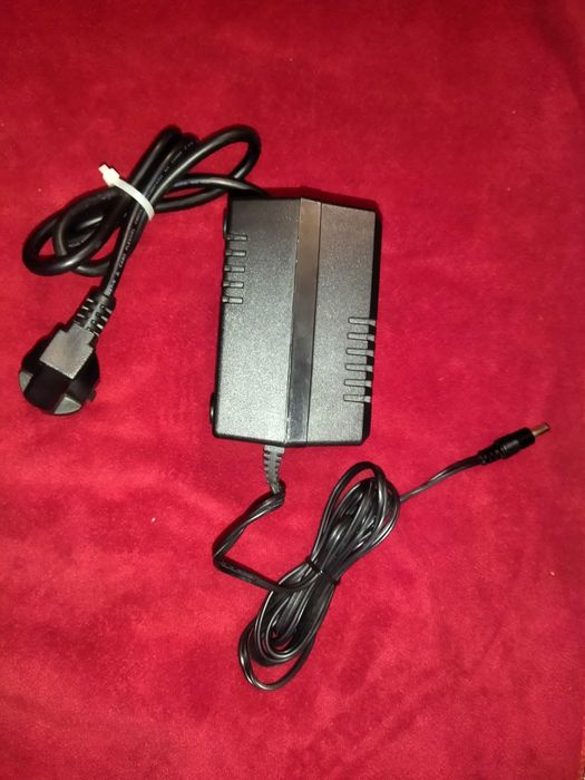 Акустика Creative блок питания 12V 4.2A.