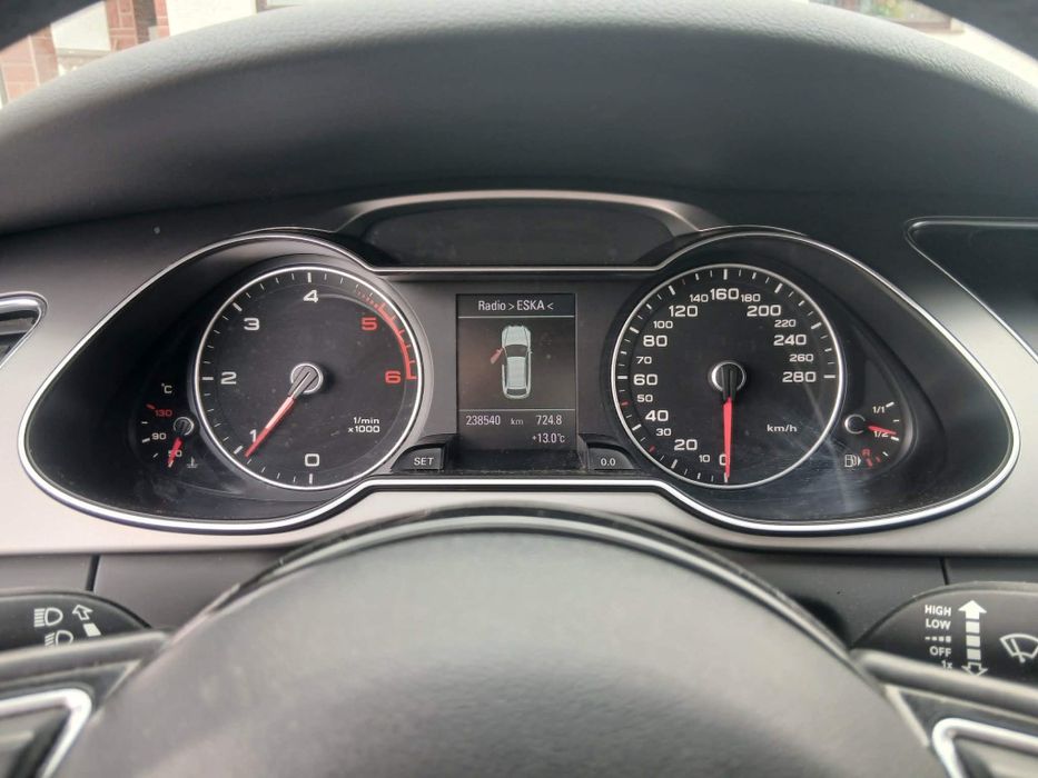 Białe Audi A4B8FL
