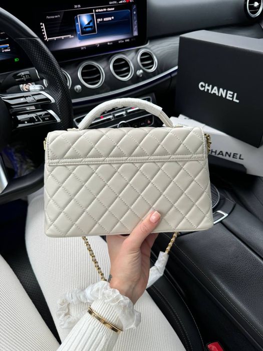 Chanel Medium Top Handle Light Beige Lambskin premium / сумочка Шанель