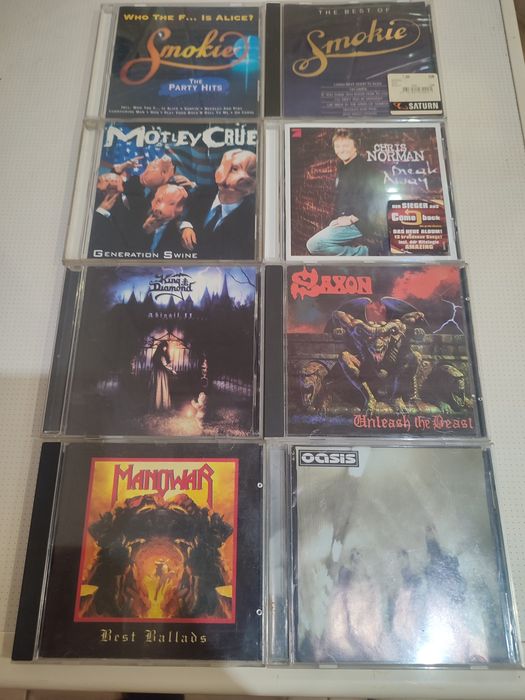CD диски разных исполнителей.