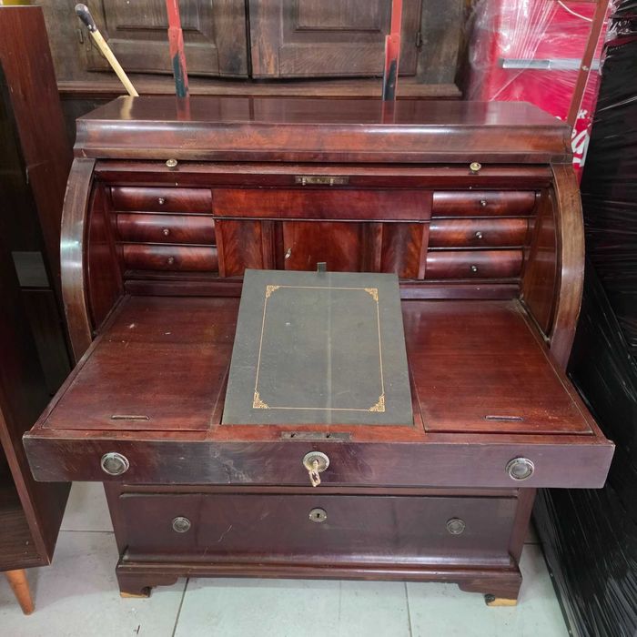 Cómoda/Escrivaninha Sec XIX em Mogno com aba cilindrica