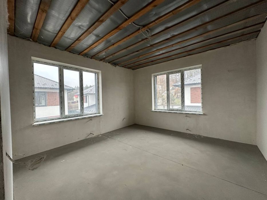 Продаж будинку у Ходосівці біля лісу та озера, закрита територія