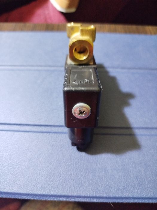 Електро магнитный клапан для подачи CO2