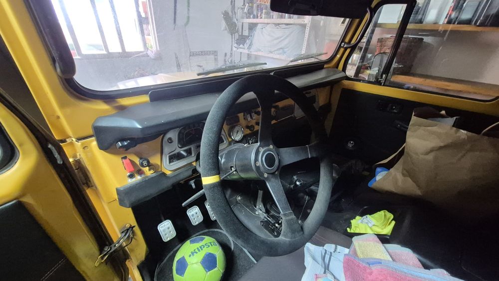 Land Cruiser BJ40 com extras