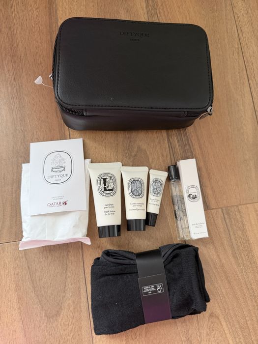 Kosmetyczka diptyque z perfumem i kosmetykami