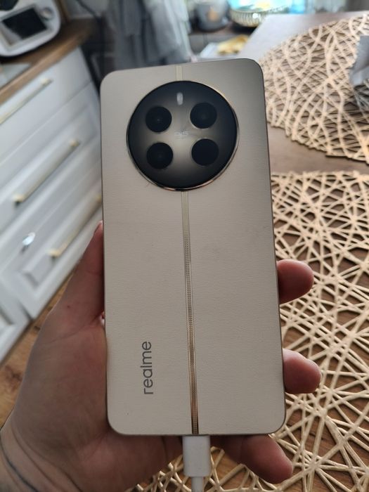 Realme 12+  beżowy
