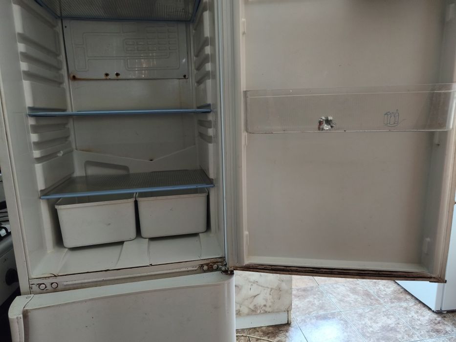 Холодильник  Indesit