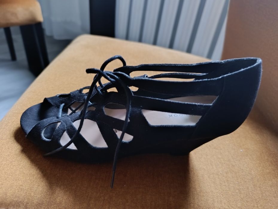 Czarne zamszowe sandaly damskie NEW LOOK 39