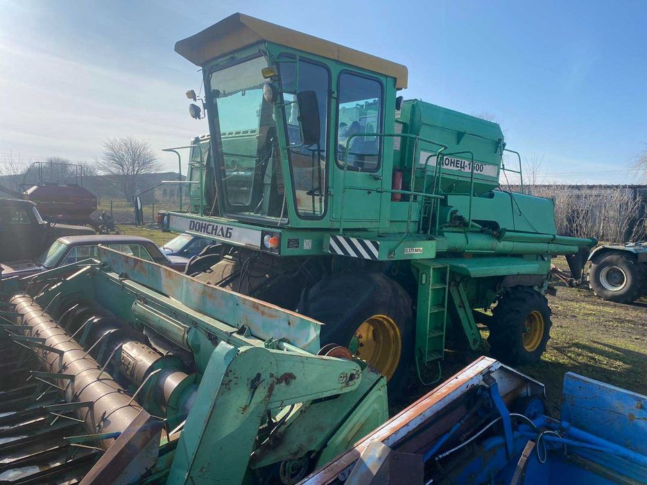 Комбайн Дон 1500б