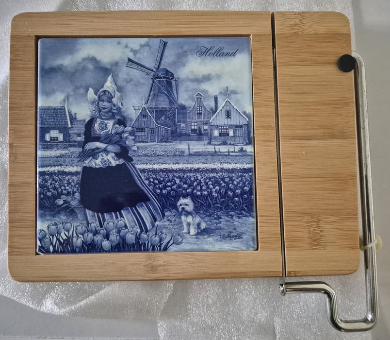 Cheese Cutting Board with Tile64751296143235122