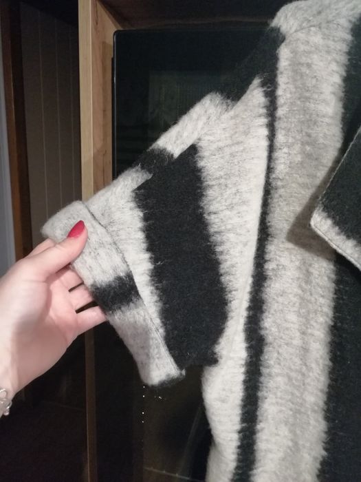 Damski płaszczyk narzutka Sisley wełna S