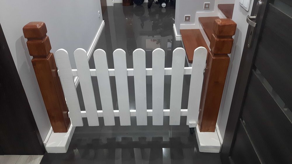 Bramka dla dzieci zabezpieczenie na schody barierka zabezpieczająca