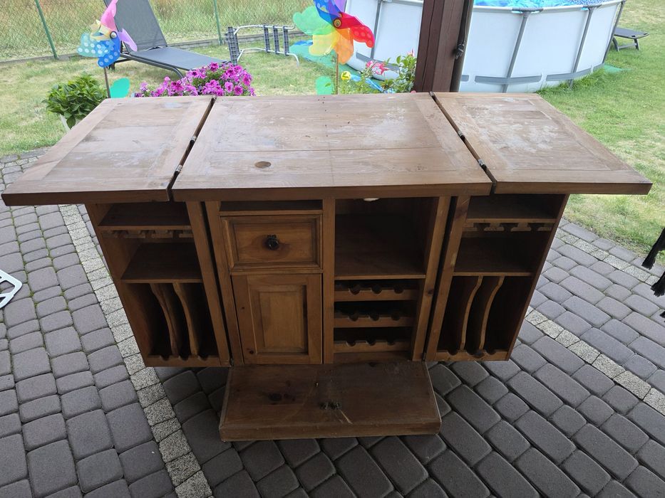 Piękny regał na wino