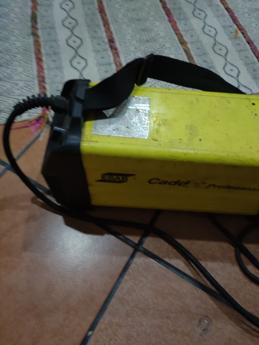 Máquina de soldar trifásica a funcionar na perfeição