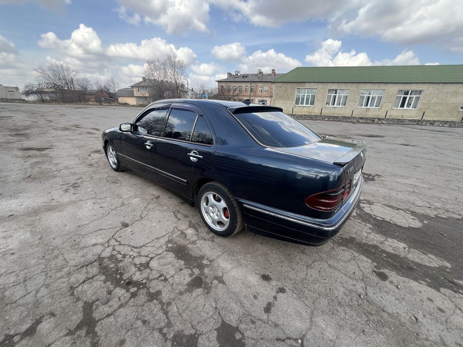 Мерседес Бенз 210