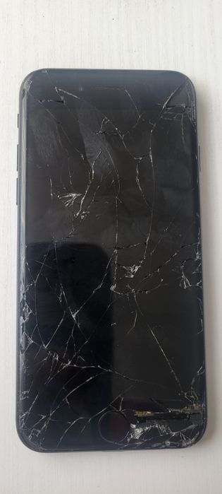 Телефон IPhone 7