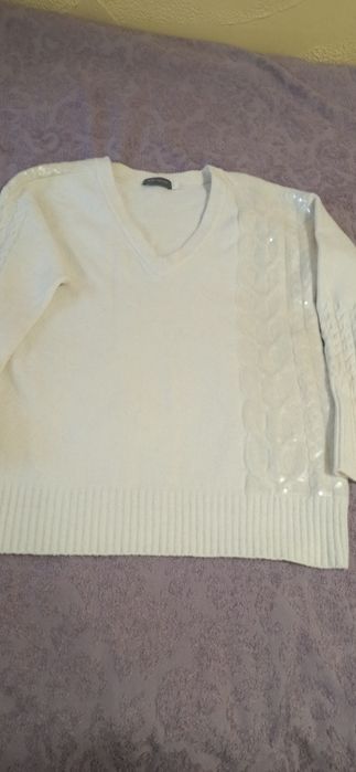 Белый свитерок .