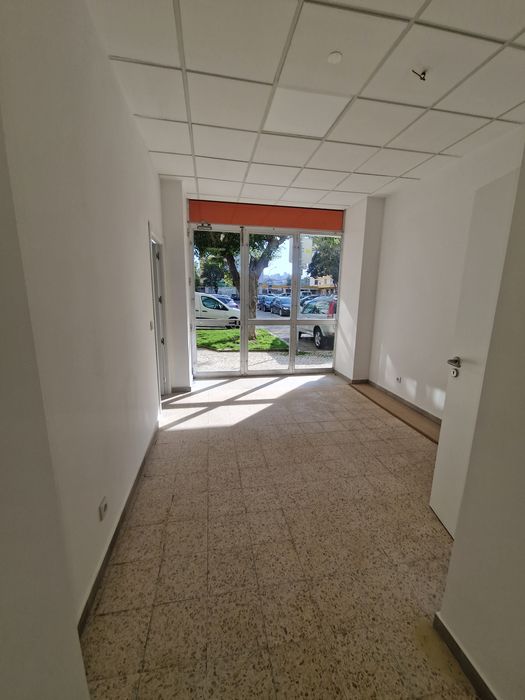 Alugo para loja/ escritório  2 pisos (lisboa)