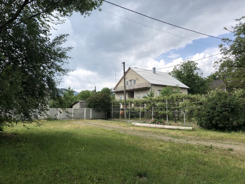Продається Будинок,є рибник,поруч гори,красива природа