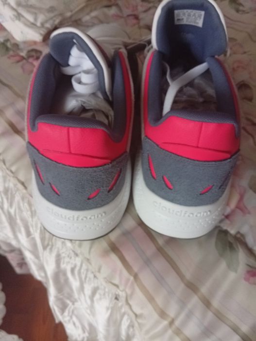 Tênis adidas novos