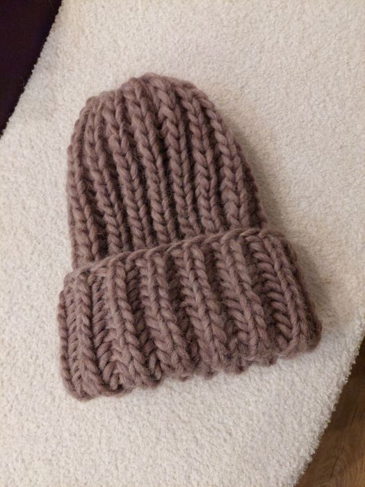Czapka recznie robiona 100% wełna owcza handmade szarobeżowa nugat